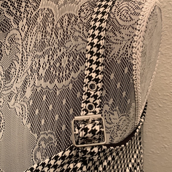 Checkered style crop top with adjustable straps - Picture 2 of 3